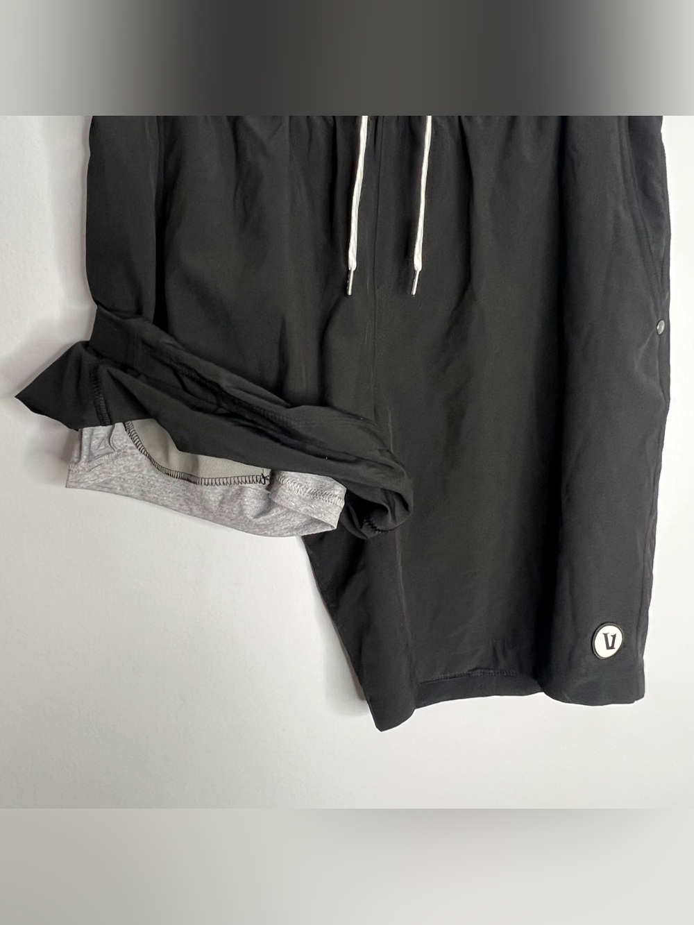Vuori Kore Shorts 9 Inch Inseam Lined Mens Large Black V391 - Picture 4 of 8